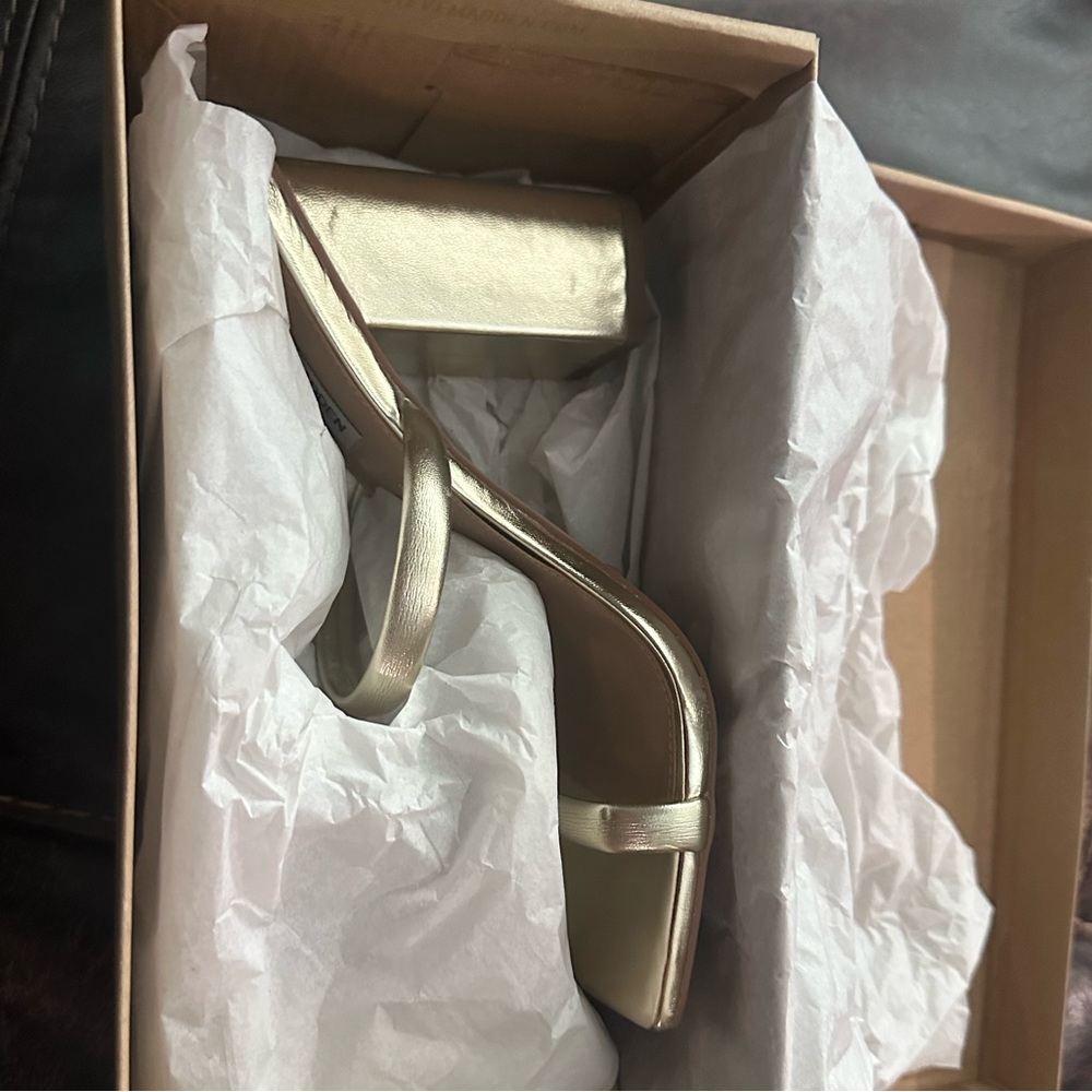 Steve Madden Blake Gold Brand New in Box - bought for an event,never wore them.